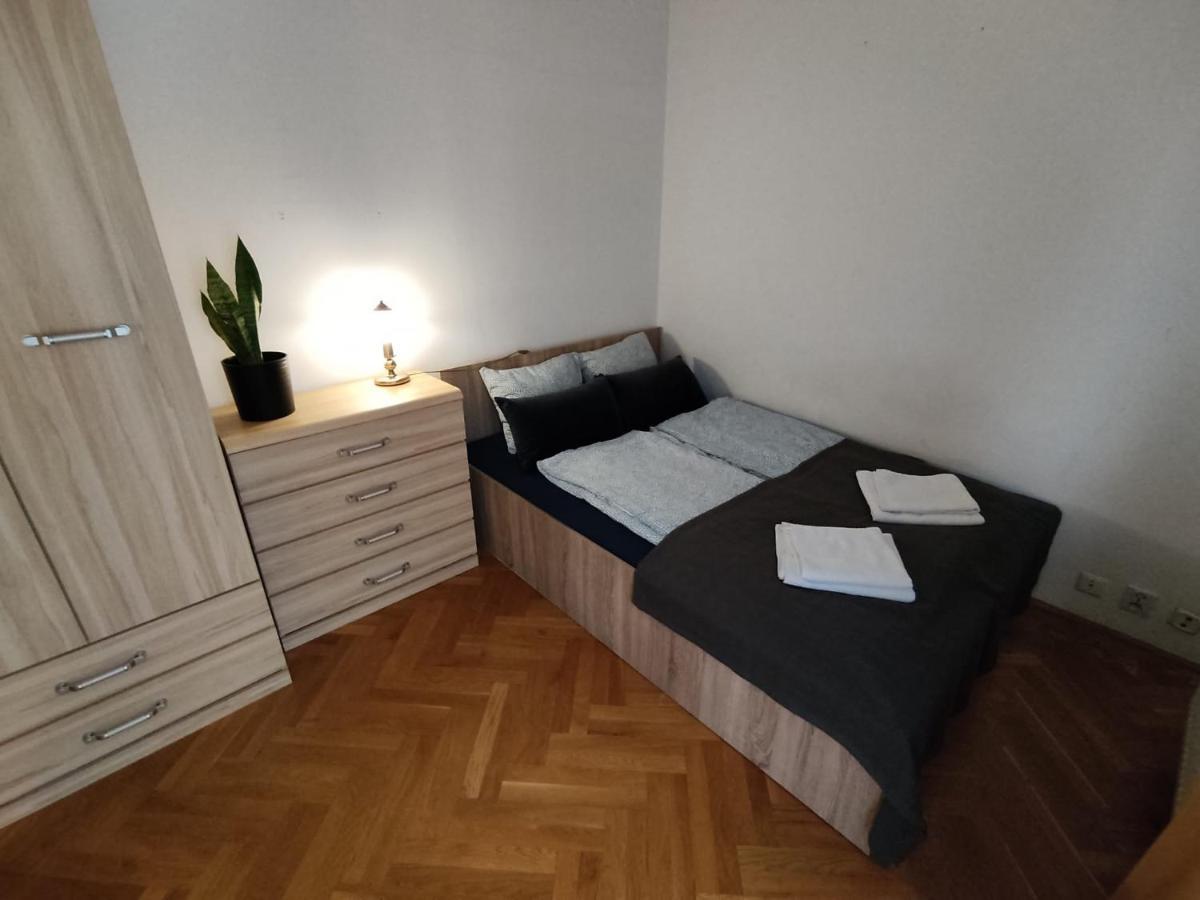 Classic Apartament Metro Kabaty Varsovia Exterior foto